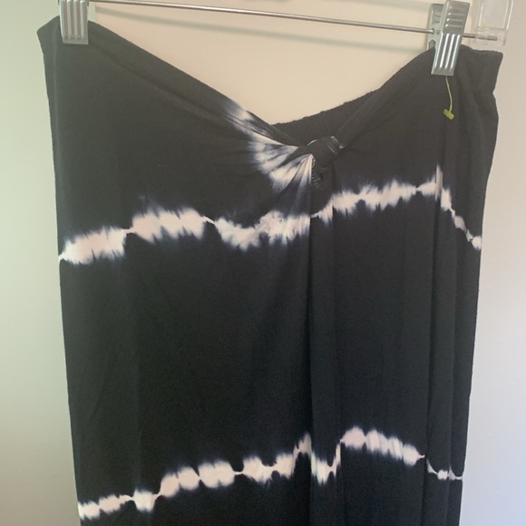 Koy Resort Sexy Dress but can be used as a skirt as well - Picture 2 of 5